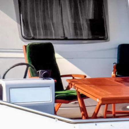 Hausboot بوتيل